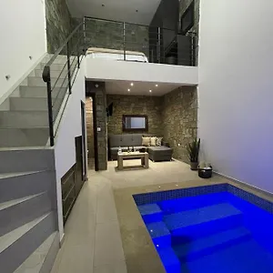stone-suites-pefkochori-63085.hotelschalkidiki.net/